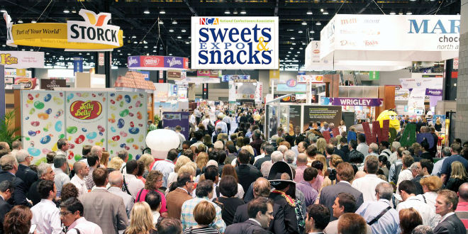 Sweets & Snacks Expo exhibitors and attendees.